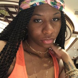 Meet your Posher, Akia